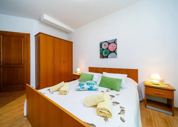 Paradiso 3* Krk Town