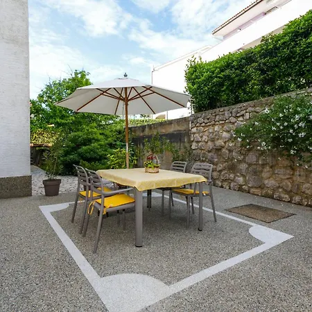 Paradiso 3* Krk Town