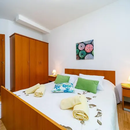 Paradiso 3* Krk Town