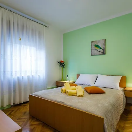 Paradiso 3* Krk Town