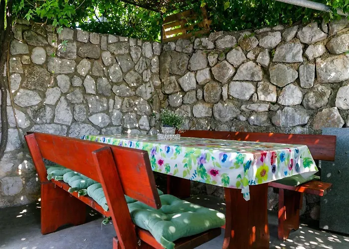 Paradiso 3* Krk Town